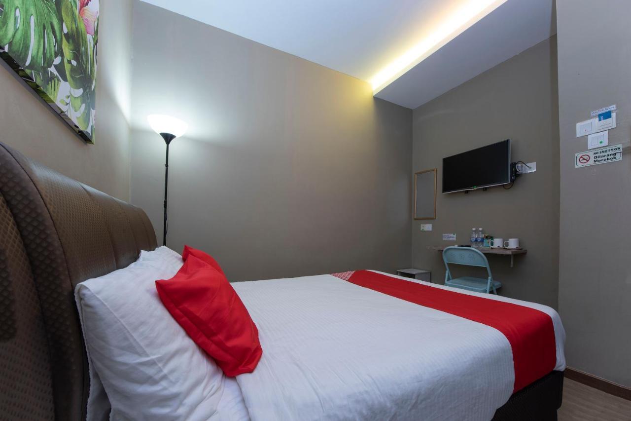 Oyo 90231 Hotel By The Park Plt Johor Bahru Exterior foto